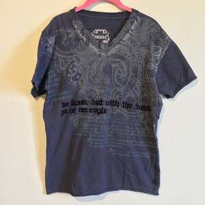 Modern Culture Men's Navy Blue V-Neck Graphic T-Shirt 'Heart of an Eagle' Size M